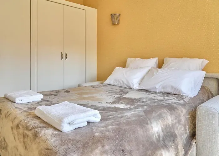 Azurappart 3-rooms Carnot Apartman *