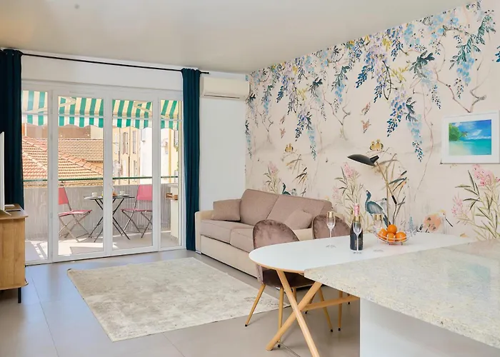 Azurappart 3-rooms Carnot Apartman *